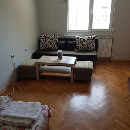 Apartment Vazrajdane Bl. 2 *